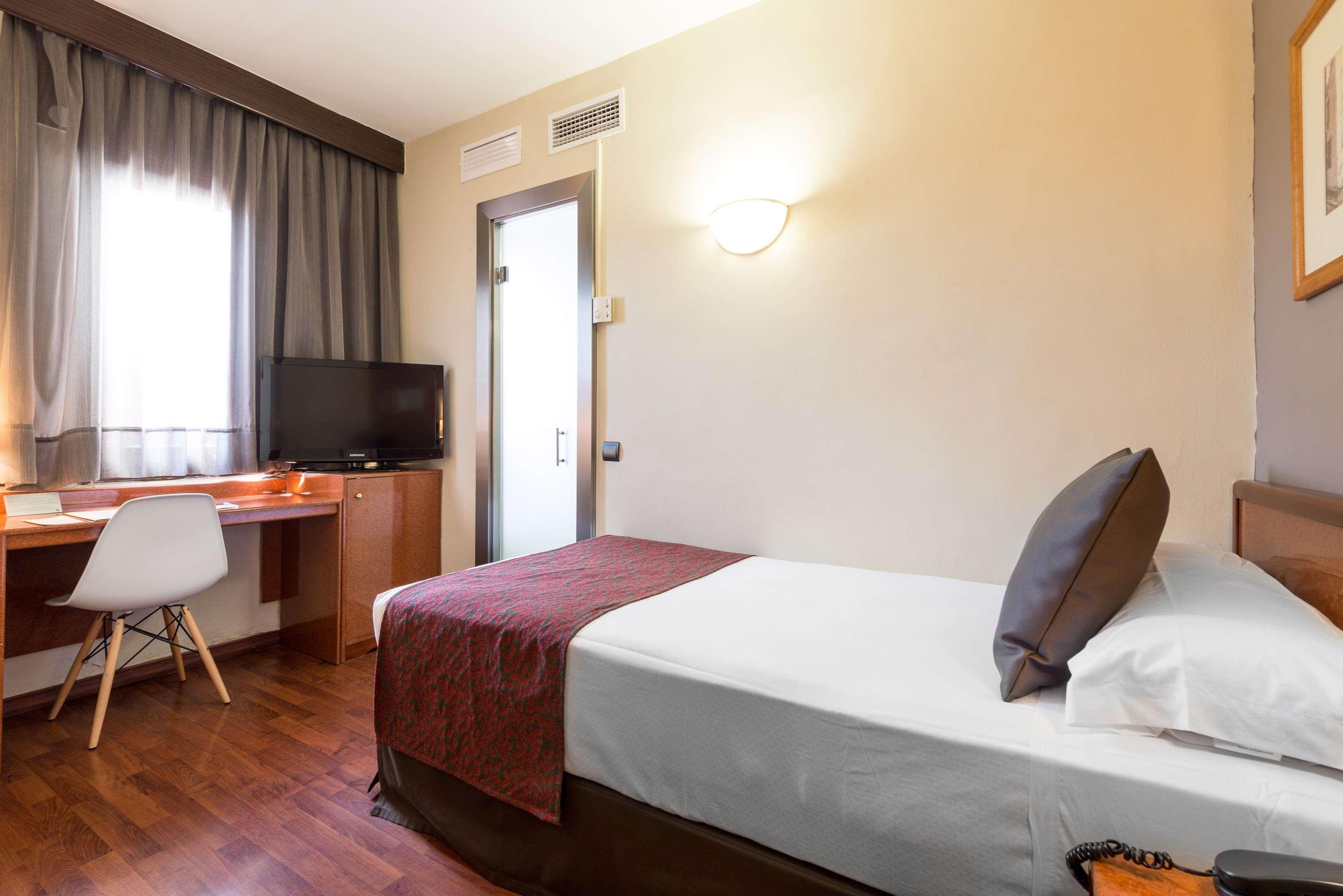 Hotel Catalonia Castellnou Barcelona Exteriér fotografie