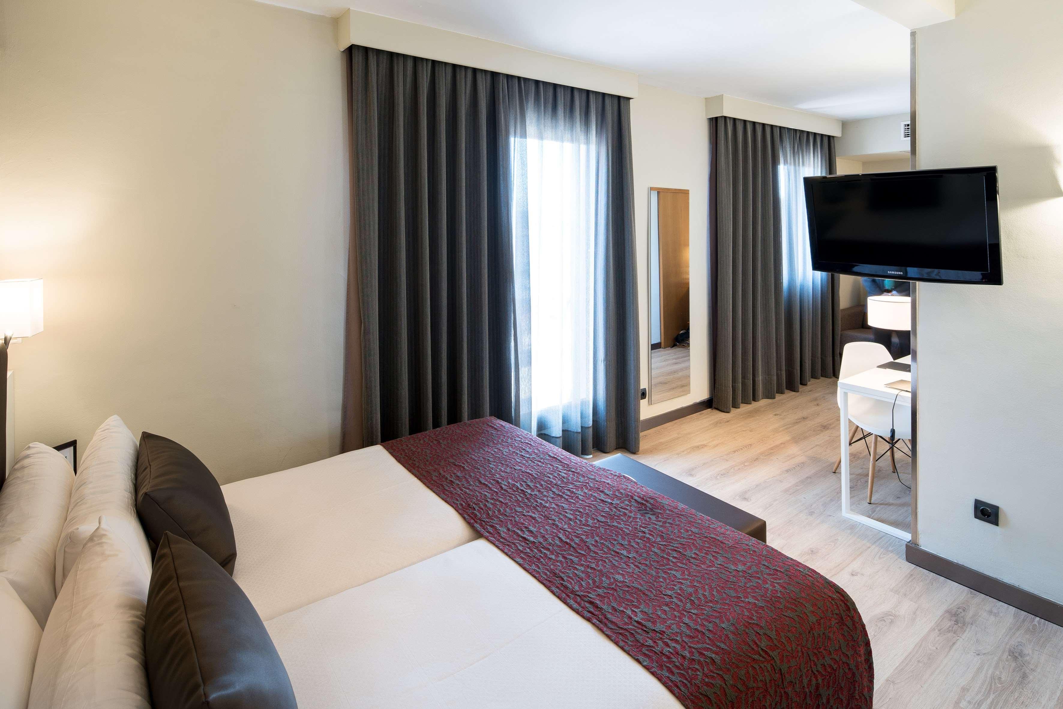 Hotel Catalonia Castellnou Barcelona Exteriér fotografie